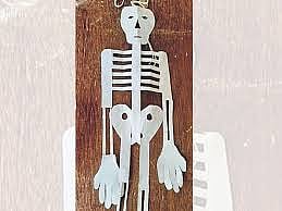 ದೊಡ್ಡಬಳ್ಳಾಪುರ: ಮರದಲ್ಲಿ ನೇತಾಡುತ್ತಿತ್ತು ಅಸ್ಥಿಪಂಜರ