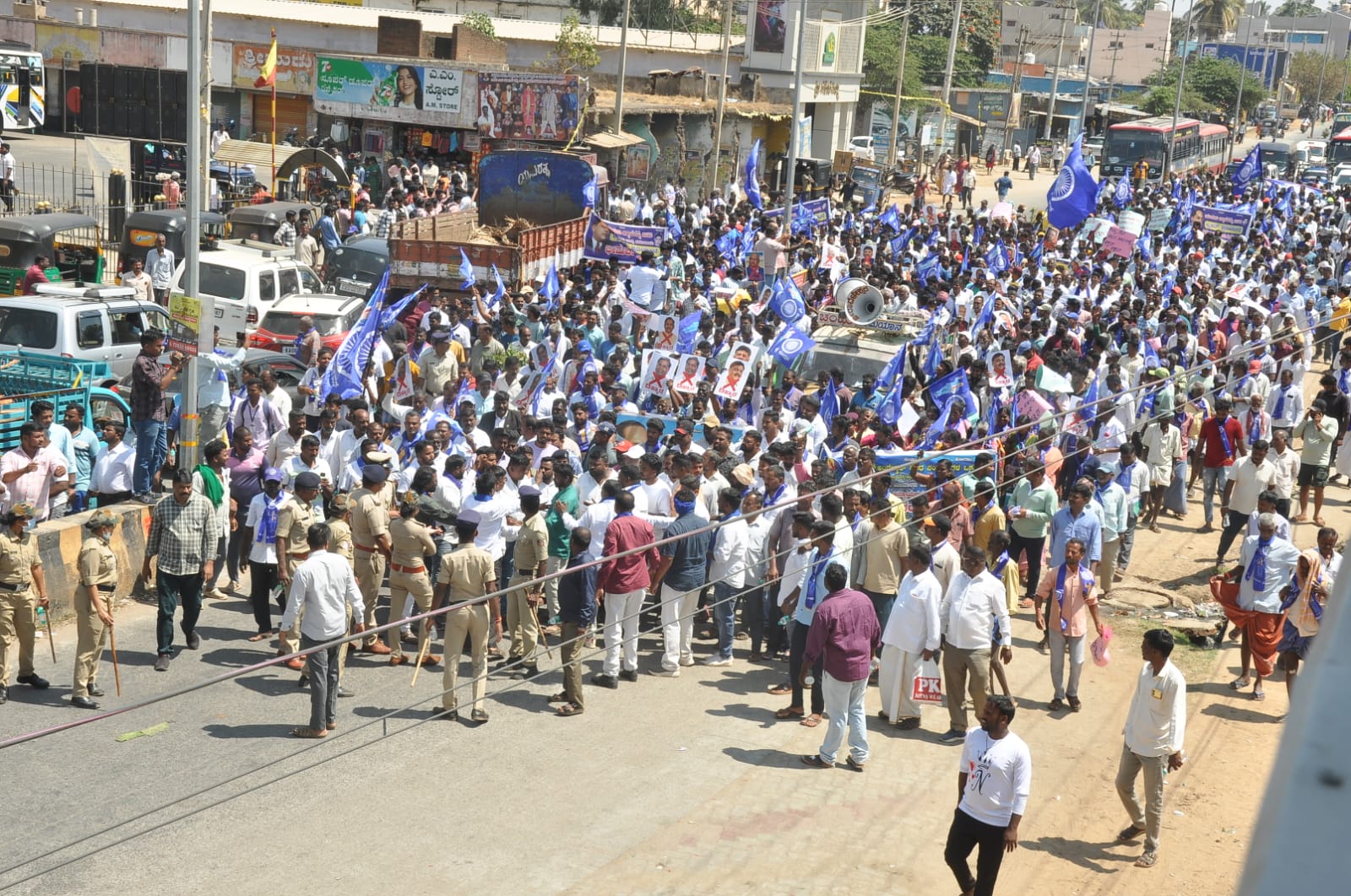 ಒಳ ಮೀಸಲಾತಿ ಅನ್ಯಾಯವನ್ನು ಖಂಡಿಸಿ ಕೊಳ್ಳೇಗಾಲ ತಾಲ್ಲೂಕು ಬಲಗೈ ಸಮುದಾಯಗಳ ಒಕ್ಕೂಟದ ವತಿಯಿಂದ ಬೃಹತ್ ಪ್ರತಿಭಟನಾ ಮೆರವಣಿಗೆ ಗುರುವಾರ ನಡೆಯಿತು
