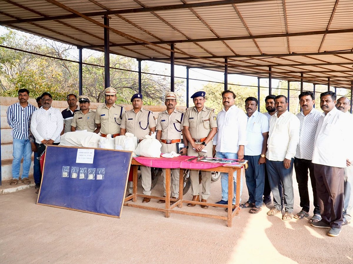 ವಾಹನ ತಡೆದು ಹೆದರಿಸಿ, ಎಮ್ಮೆಗಳೊಂದಿಗೆ ಪರಾರಿ: ಮೂವರ ಬಂಧನ