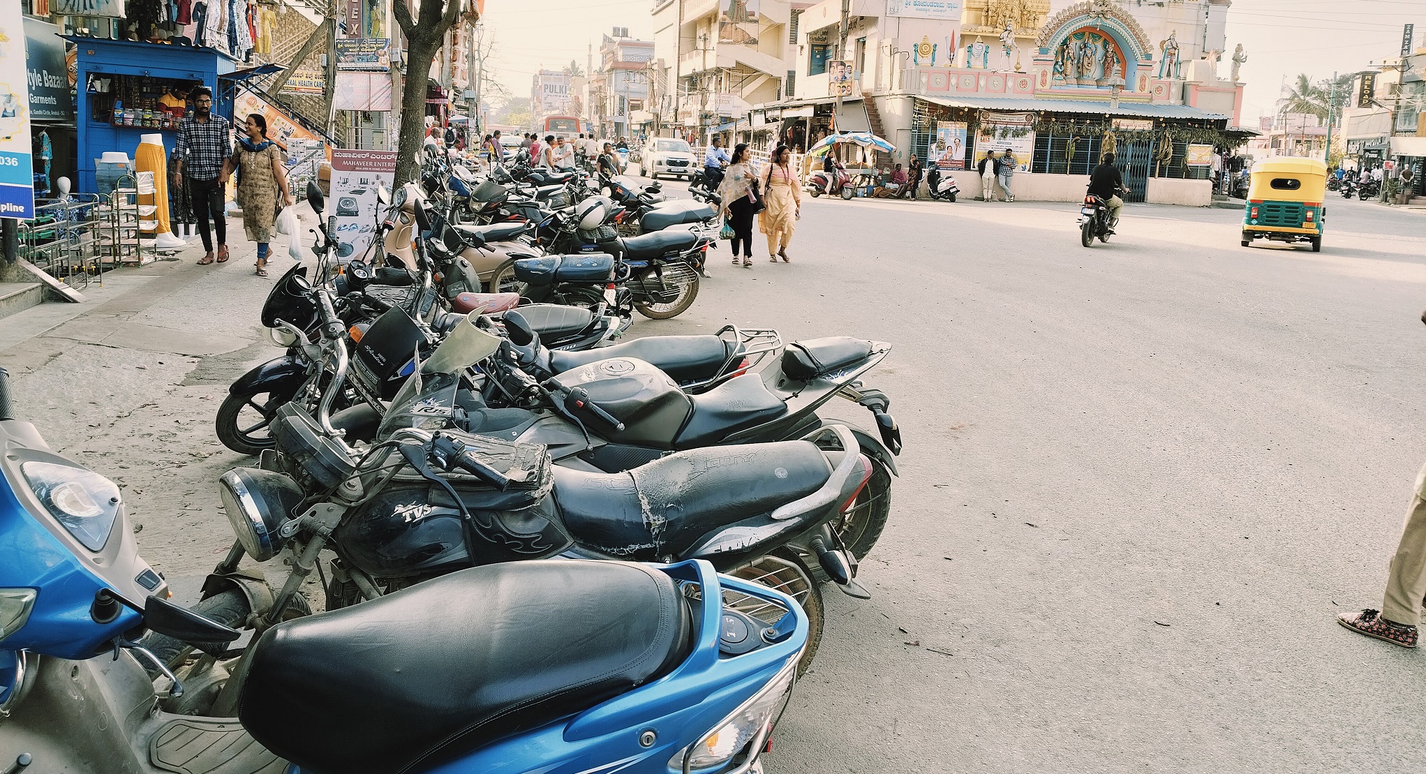ಆನೇಕಲ್‌ ಗಾಂಧಿ ವೃತ್ತದಲ್ಲಿ ಎಲ್ಲೆಂದರಲ್ಲಿ ವಾಹನ ನಿಲುಗಡೆ