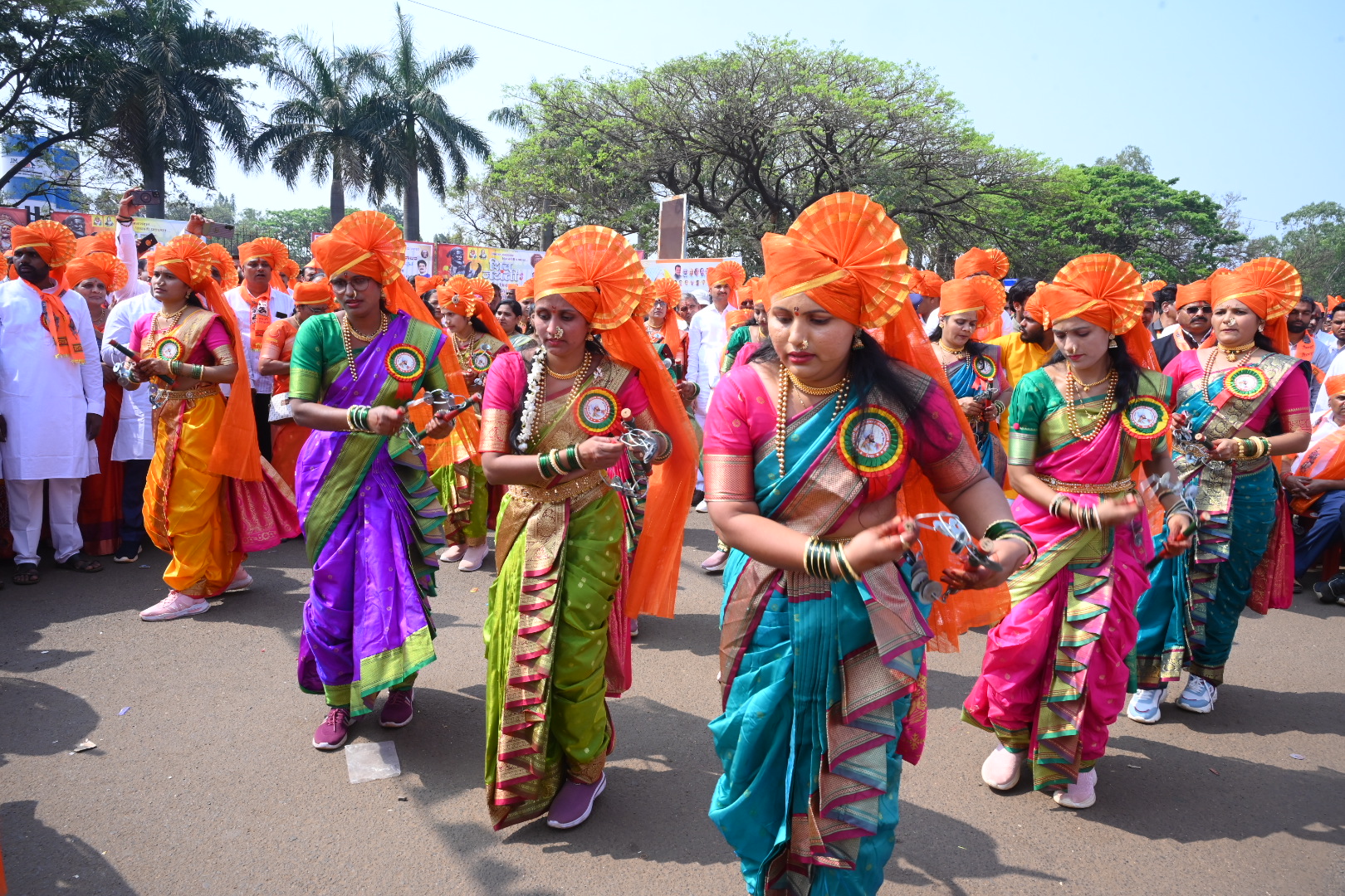 ಮೆರವಣಿಗೆಯಲ್ಲಿ ಹೆಜ್ಜೆ ಹಾಕಿದ ಮಹಿಳೆಯರು