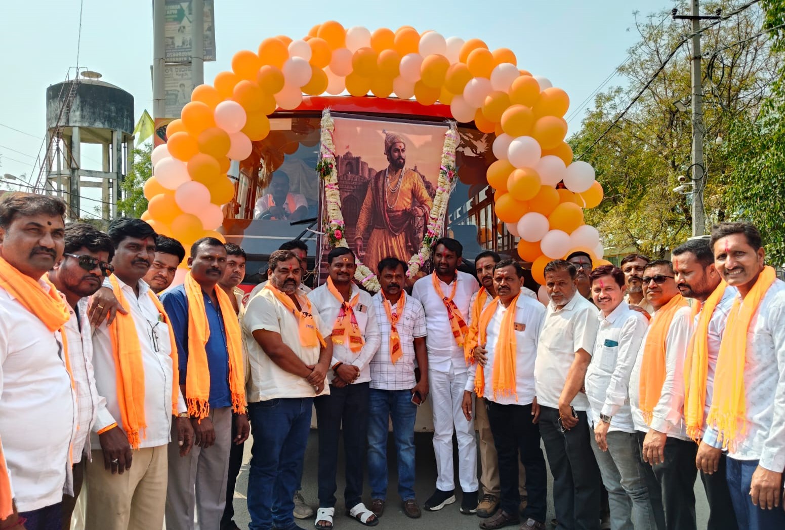 ಔರಾದ್ ಪಟ್ಟಣದಲ್ಲಿ ಕಲ್ಯಾಣ ಕರ್ನಾಟಕ ಸಾರಿಗೆ ಸಂಸ್ಥೆ ಇಲ್ಲಿಯ ಘಟಕದ ವತಿಯಿಂದ ಛತ್ರಪತಿ ಶಿವಾಜಿ ಮಹಾರಾಜರ ಜಯಂತಿ ಅಂಗವಾಗಿ ಮೆರವಣಿಗೆ ನಡೆಸಿದರು. ಪರಮೇಶ್ವರ ವಾಘಮಾರೆ ರಾಮ ಭಾಲ್ಕೆ ಮಲ್ಲಿಕಾರ್ಜುನ ಶೆಟಕಾರ ರವುಸಾಬ್ ಬಾಲಾಜಿ ರಾಮ ನರೋಟೆ ಸುಧಾಕರ್ ಕೊಳ್ಳೂರ್ ಸುಜೀತ ರಾಠೋಡ್ ಅನೀಲ ದೇಶಮುಖ ಮತ್ತಿತರರು ಇದ್ದರು