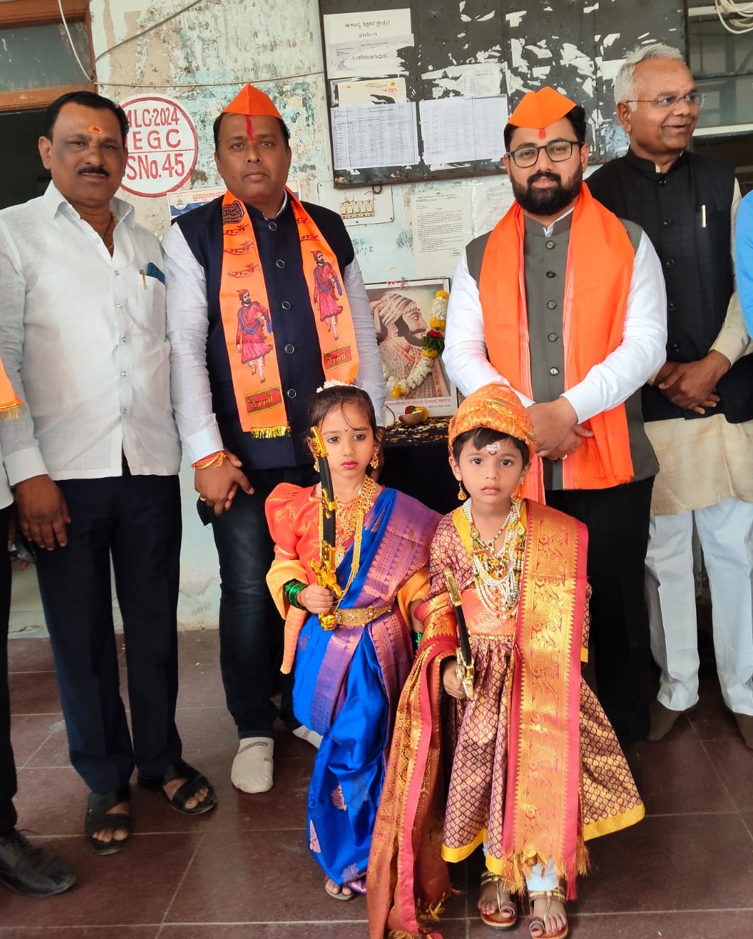 ಔರಾದ್‌ನಲ್ಲಿ ನಡೆದ ಛತ್ರಪತಿ ಶಿವಾಜಿ ಜಯಂತಿ ಕಾರ್ಯಕ್ರಮದಲ್ಲಿ ಇಬ್ಬರು ಪುಟ್ಟ ಬಾಲಕಿಯರು ಛತ್ರಪತಿ ಶಿವಾಜಿ ಹಾಗೂ ಜೀಜಾಮಾತಾ ವೇಷ ಧರಿಸಿ ಗಮನ ಸೆಳೆದರು. ತಹಶೀಲ್ದಾರ್ ಮಹೇಶ ಪಾಟೀಲ ತಾಪಂ. ಇಒ ಕಿರಣ ಪಾಟೀಲ ಚಿತ್ರದಲ್ಲಿ ಇದ್ದಾರೆ