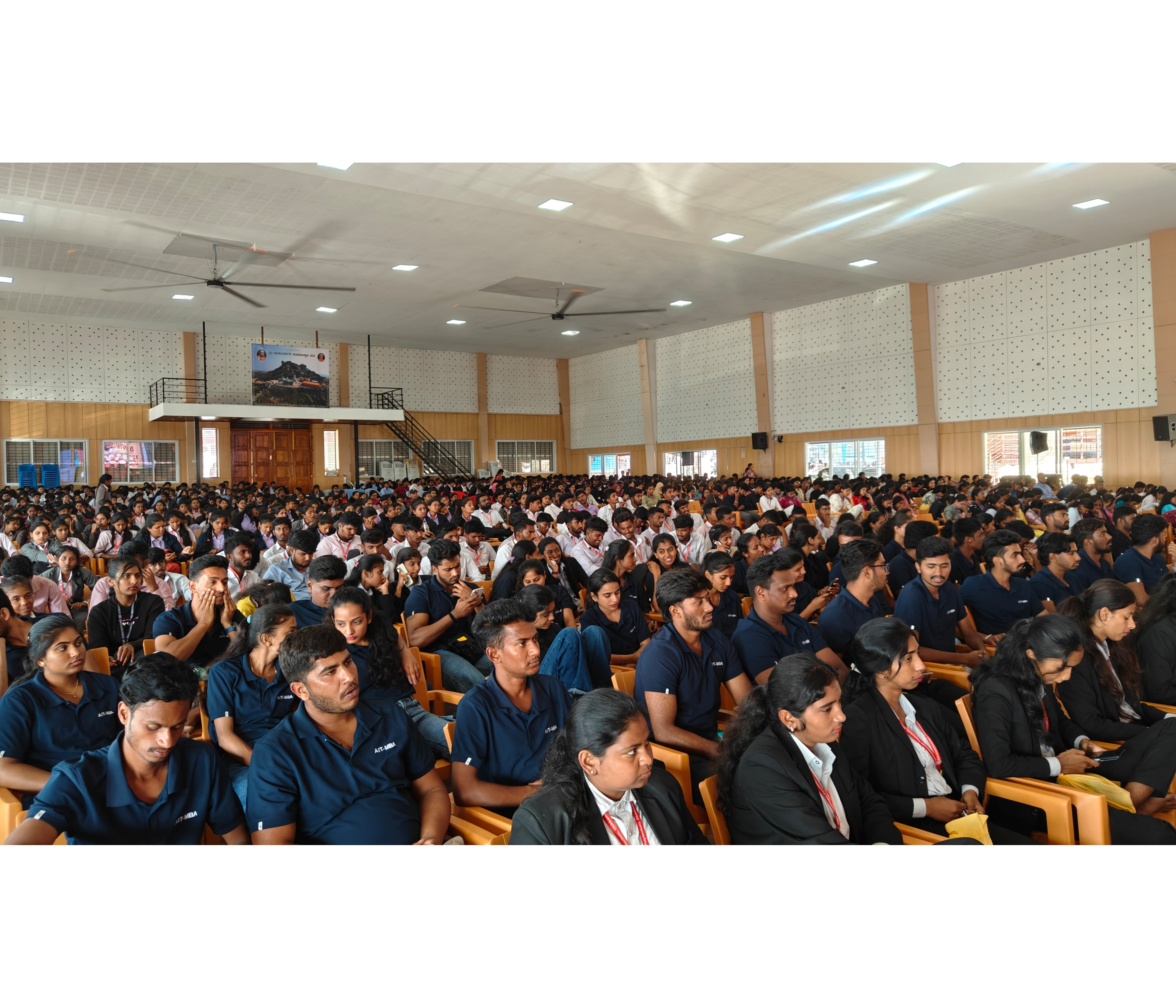 ನಾಗಮಂಗಲ ತಾಲ್ಲೂಕಿನ ಆದಿಚುಂಚನಗಿರಿಯಲ್ಲಿ ಗುರುವಾರ ಆಯೋಜಿಸಿದ್ದ ವಿಜ್ಞಾತಂ - 2026 ರ ಕಾರ್ಯಕ್ರಮದಲ್ಲಿ ರಾಜ್ಯದ ವಿವಿಧ ಕಾಲೇಜುಗಳಿಂದ ಆಗಮಿಸಿದ್ದ ವಿದ್ಯಾರ್ಥಿಗಳು 