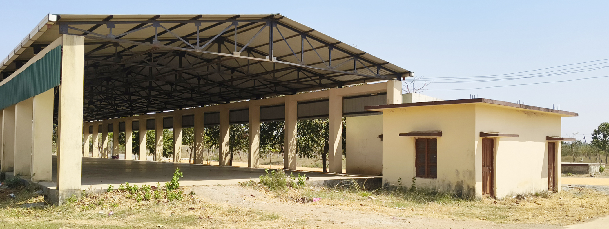 ಅನೈತಿಕ ಚಟುವಟಿಕೆಯ ತಾಣವಾದ ಜಾನುವಾರು ಮಾರುಕಟ್ಟೆ ಸ್ಥಳ