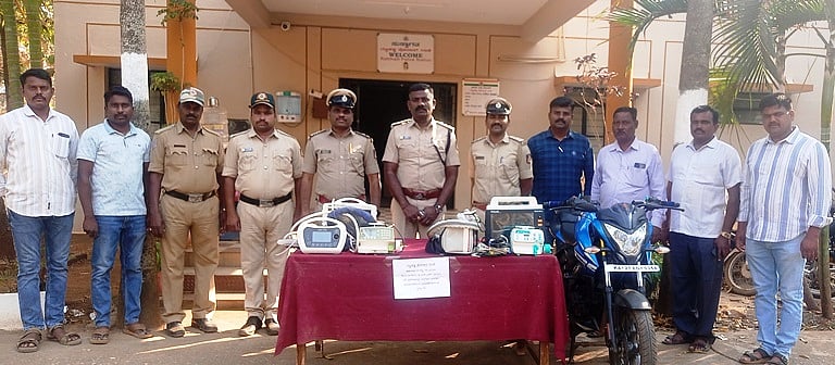 ಹಾವೇರಿ: ಕೆಲಸದಿಂದ ತೆಗೆದಿದ್ದಕ್ಕೆ ಆಂಬುಲೆನ್ಸ್‌ನಲ್ಲಿದ್ದ ವೈದ್ಯಕೀಯ ಉಪಕರಣ ಕಳವು