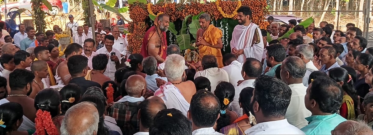 ಹಿಂದೂ ಸಮಾಜ ಬಲಗೊಳ್ಳಲು ಜಾತಿ ಒಣ ಪ್ರತಿಷ್ಠೆ ದೂರವಿಡಿ: ಹರಿಹರಪುರ ಸ್ವಾಮೀಜಿ