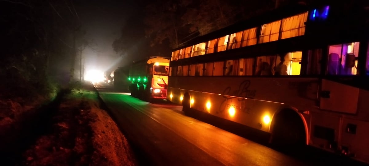 ಕಾರವಾರ | ಬಸ್-ಲಾರಿ ಡಿಕ್ಕಿ: ಅರಬೈಲ್ ಘಟ್ಟದಲ್ಲಿ ಸಂಚಾರ ದಟ್ಟಣೆ