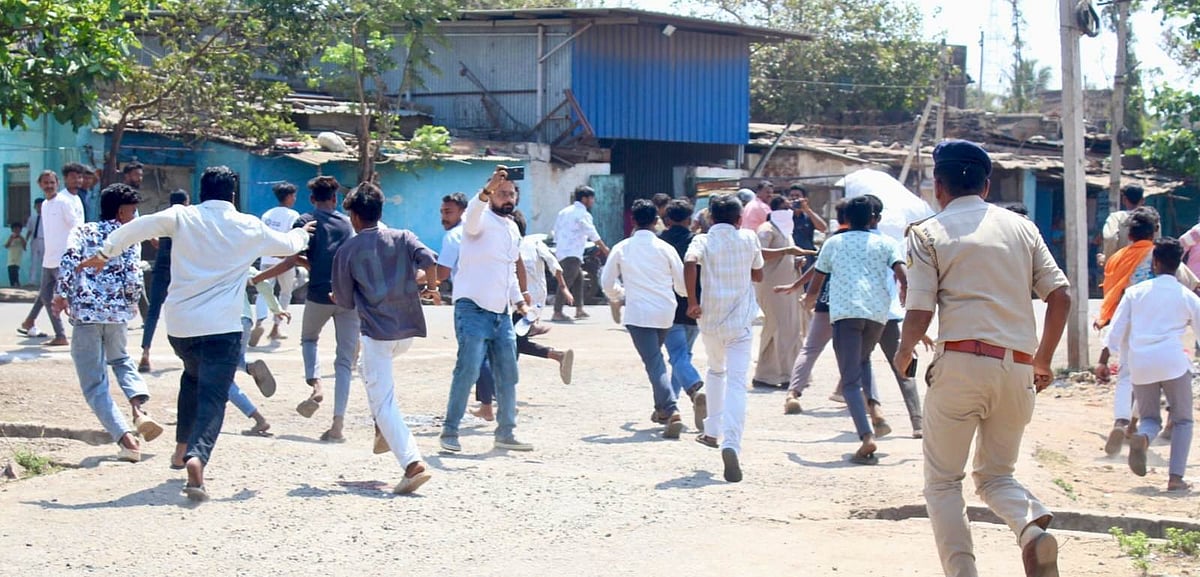 ಬಾಗಲಕೋಟೆಯಲ್ಲಿ ಕಲ್ಲು ತೂರಾಟ: 8 ಮಂದಿ ಬಂಧನ, 24ರವರೆಗೆ ನಿಷೇಧಾಜ್ಞೆ ಜಾರಿ  