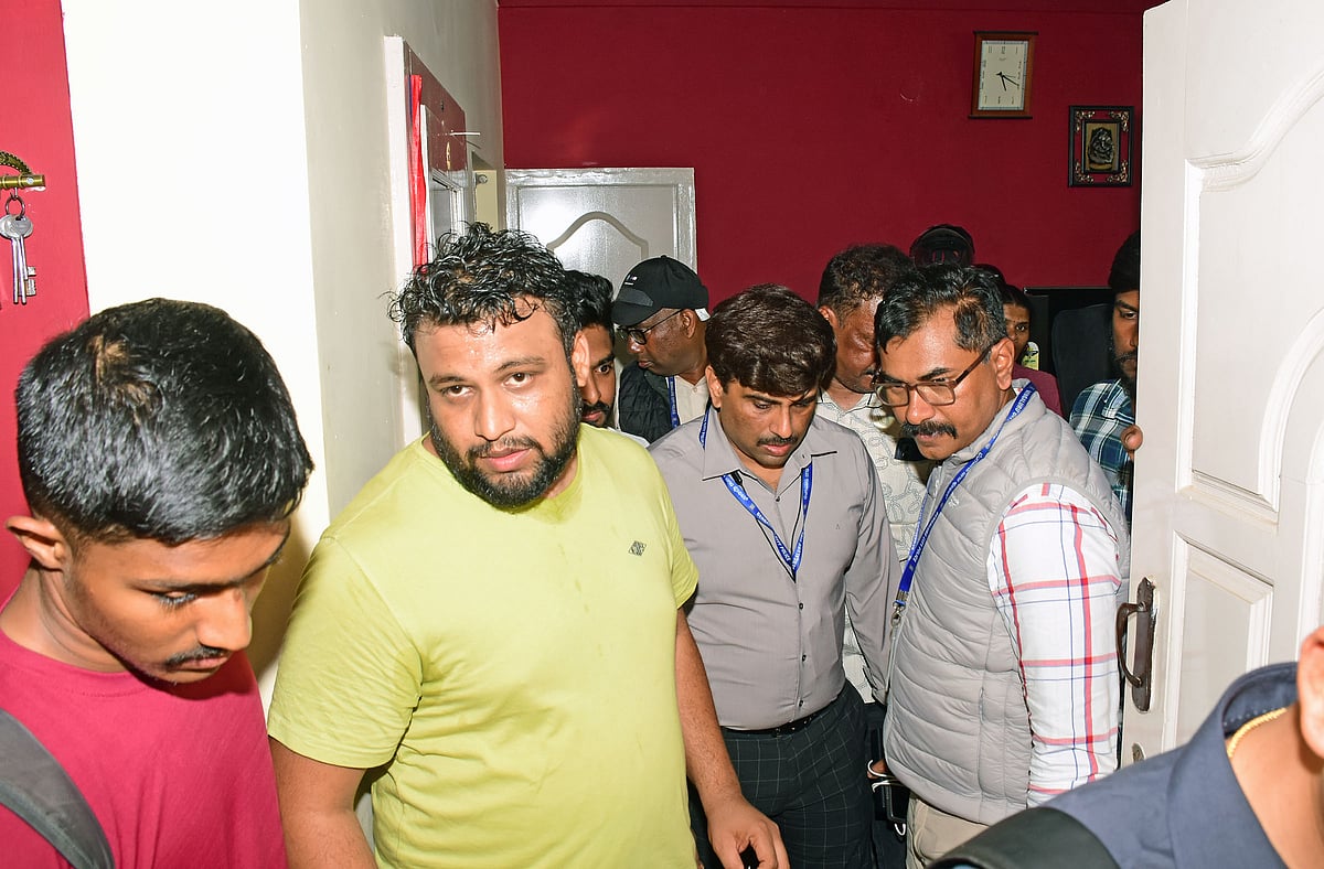 ಸ್ನೇಹಮಯಿ ಕೃಷ್ಣ ಮನೆಯಲ್ಲಿ ತಪಾಸಣೆ: ದಾಖಲೆಗಳ ಪರಿಶೀಲನೆ