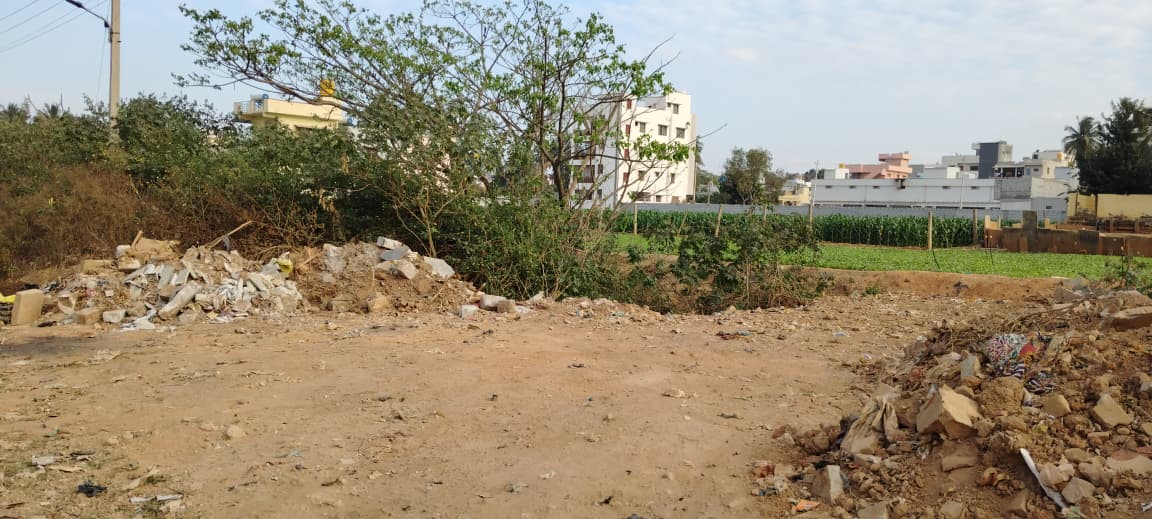 ದೋಬಿ ಘಾಟ್ ಮುಂಭಾಗದಲ್ಲಿ ಜಮೀನಿಗೆ ತೆರಳಲು ರಾಜಕಾಲುವೆ ಒತ್ತುವರಿ ಮಾಡಿಕೊಂಡಿರುವುದು