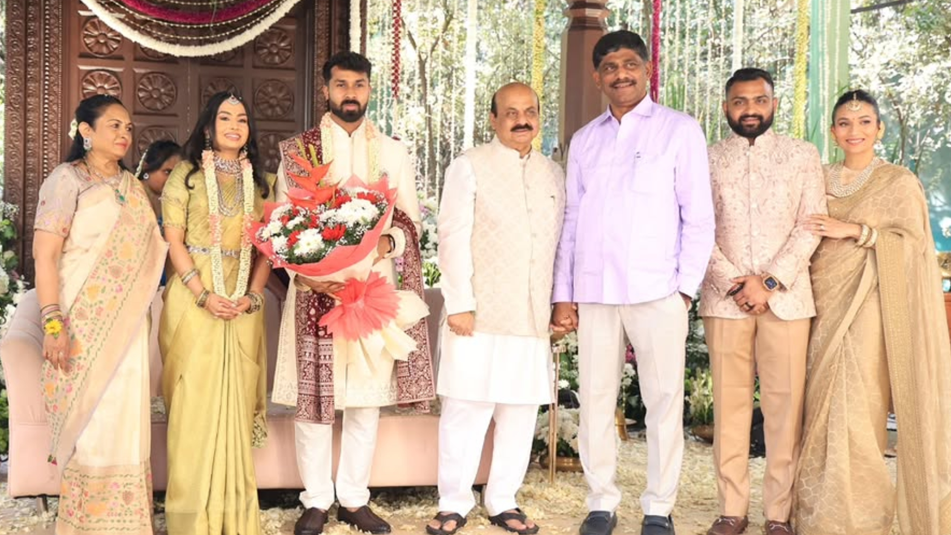 ಬಸವರಾಜ ಬೊಮ್ಮಾಯಿ ಮಗಳ ನಿಶ್ಚಿತಾರ್ಥದ ಸಮಾರಂಭದಲ್ಲಿ ರಾಜಕೀಯ ಗಣ್ಯರು ಭಾಗಿ