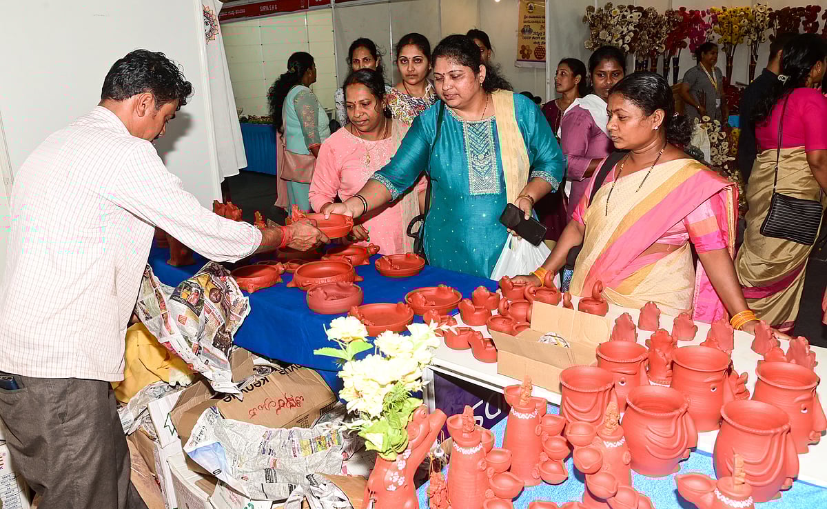 ನಾರಿಯರ ಮನಸೂರೆಗೊಂಡ ಸರಸ್ ಮೇಳ