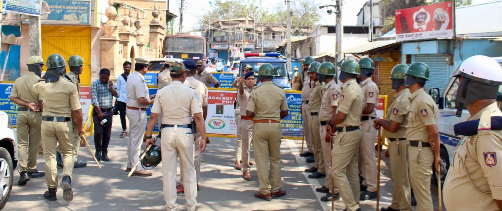 ಘಟನಾ ಸ್ಥಳ ಪಂಕಾ ಮಸೀದಿ ಬಳಿ ಬಿಗಿ ಪೋಲಿಸ್ ಬಂದೋ ಬಸ್ತ್ ಮಾಡಲಾಗಿದೆ.