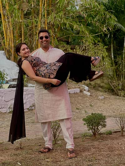 ವೈಷ್ಣವಿ ಗೌಡ ಅವರ ನಿಶ್ಚಿತಾರ್ಥವೈಷ್ಣವಿ ಅವರು ಅನುಕೂಲ್ ಮಿಶ್ರಾ ಅವರ ಜೊತೆ 2025ರ ಏ.15ರಂದು ನಿಶ್ಚಿತಾರ್ಥ ಮಾಡಿಕೊಂಡಿದ್ದರು.