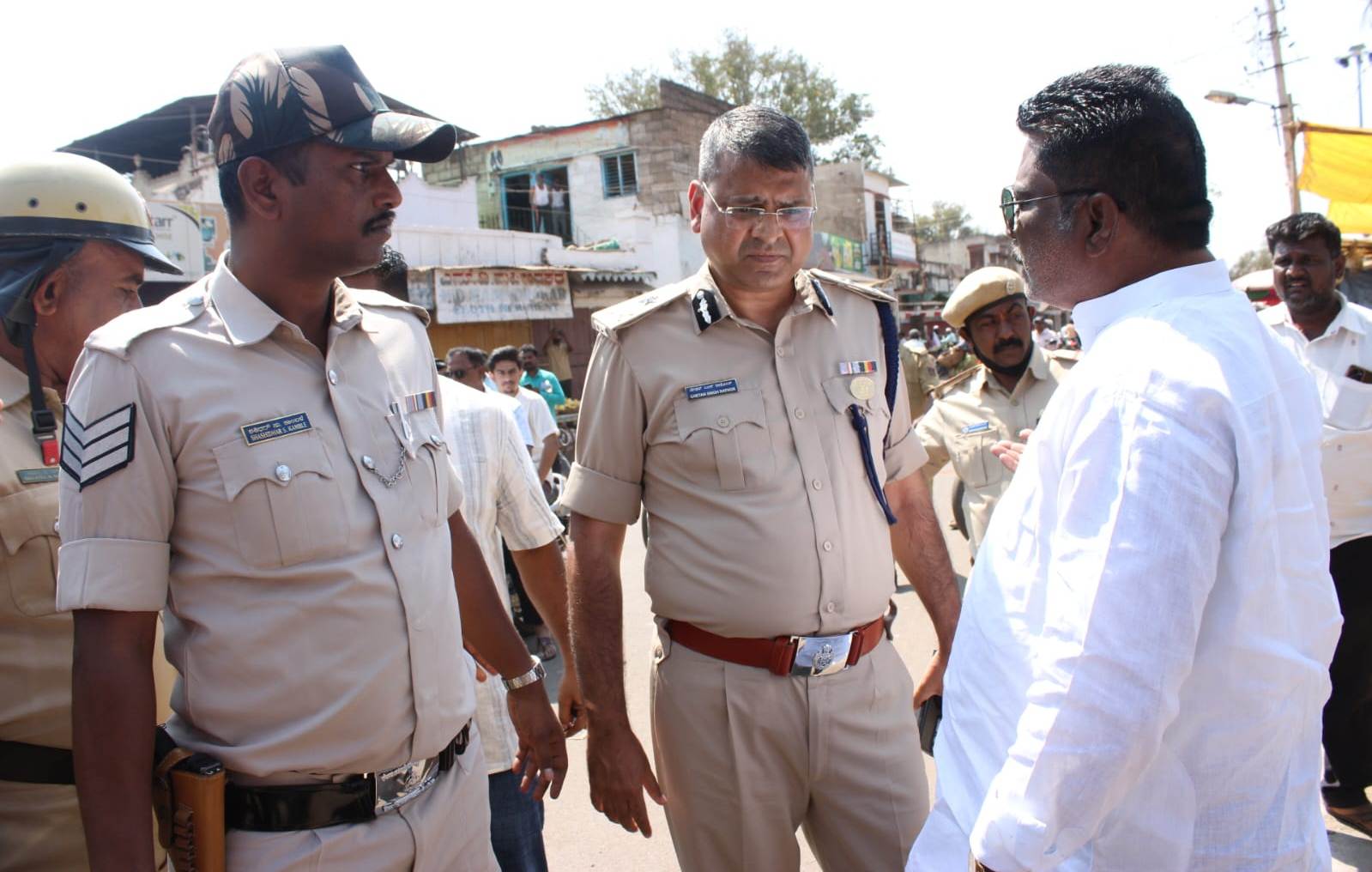 ಘಟನೆ ನಡೆದ ಸ್ಥಳಕ್ಕೆ ಬೆಳಗಾವಿ ವಲಯದ ಐಜಿಪಿ ಚೇತನಸಿಂಗ್ ರಾಥೋಡ ಭೇಟಿ ನೀಡಿ ಪರಿಶೀಲಿಸಿದರು.