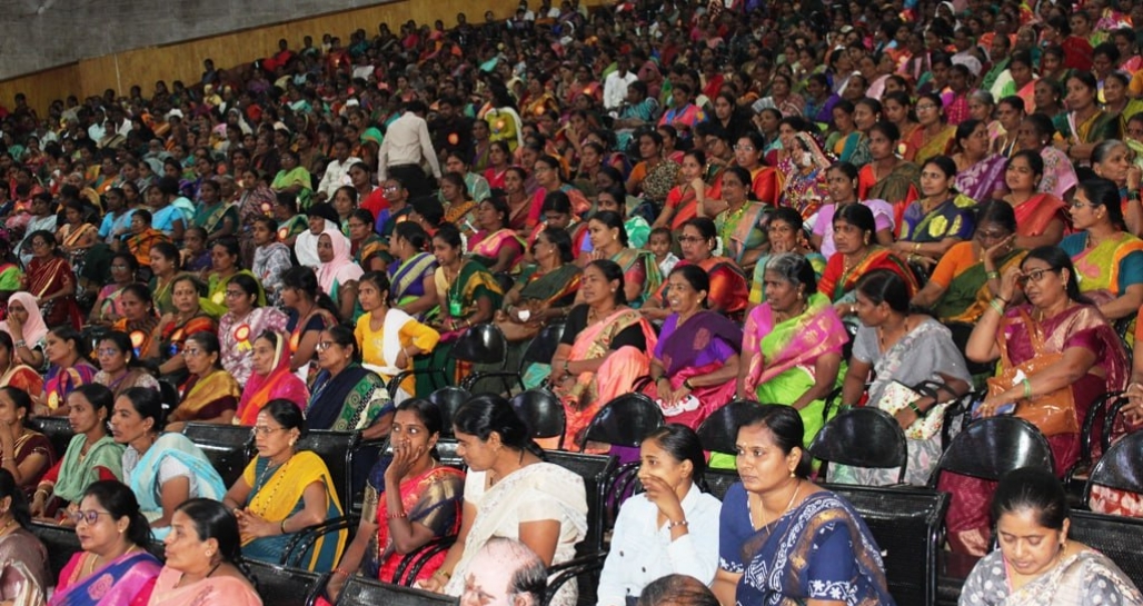 ಉತ್ಸವದಲ್ಲಿ ಪಾಲ್ಗೊಂಡಿದ್ದ ಯೋಜನೆಗಳ ಫಲಾನುಭವಿ ಮಹಿಳೆಯರು.