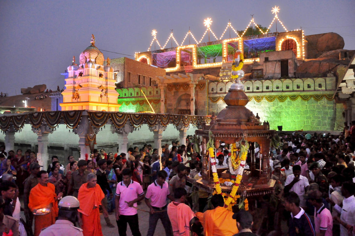 ಕೊಪ್ಪಳದ ಗವಿಮಠದಲ್ಲಿ  ಹರಕೆ ತೇರು