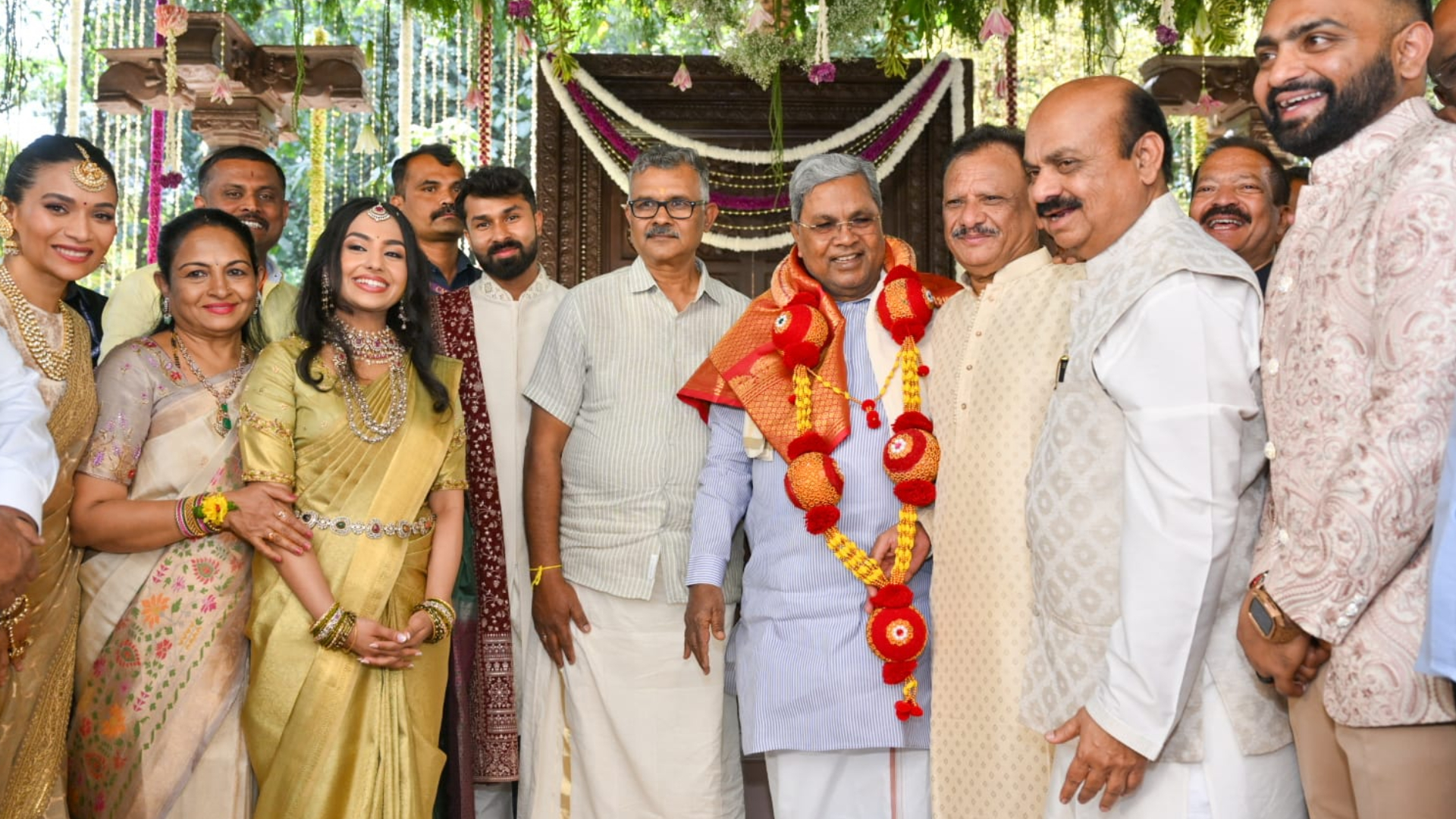 ಬಸವರಾಜ ಬೊಮ್ಮಾಯಿ ಮಗಳ ನಿಶ್ಚಿತಾರ್ಥದ ಸಮಾರಂಭದಲ್ಲಿ ರಾಜಕೀಯ ಗಣ್ಯರು ಭಾಗಿ