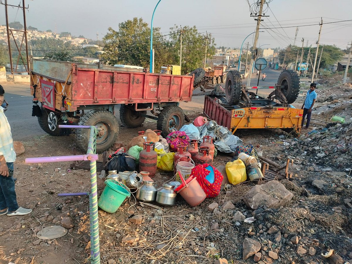 ಜಮಖಂಡಿ| ಟ್ರ್ಯಾಕ್ಟರ್ ಟ್ರಾಲಿ ಪಲ್ಟಿ: 2 ವರ್ಷದ ಮಗು ಸೇರಿ ನಾಲ್ವರ ಸಾವು