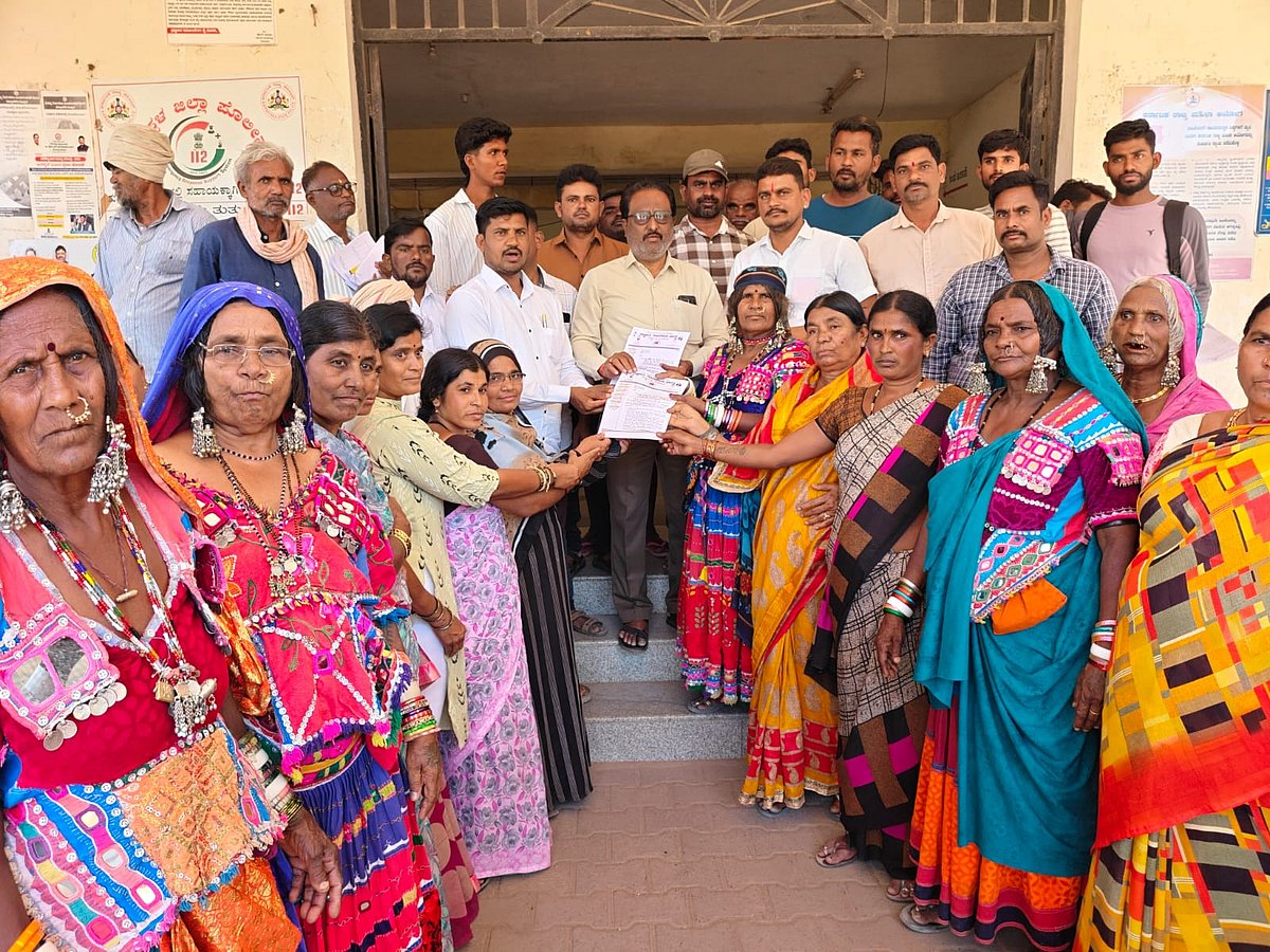 ಗಂಗಾವತಿ: ನ್ಯಾಯಬೆಲೆ ಅಂಗಡಿ ವಿತರಕರ ಲಾಗಿನ್ ಬದಲಾಯಿಸಲು ಆಗ್ರಹ 