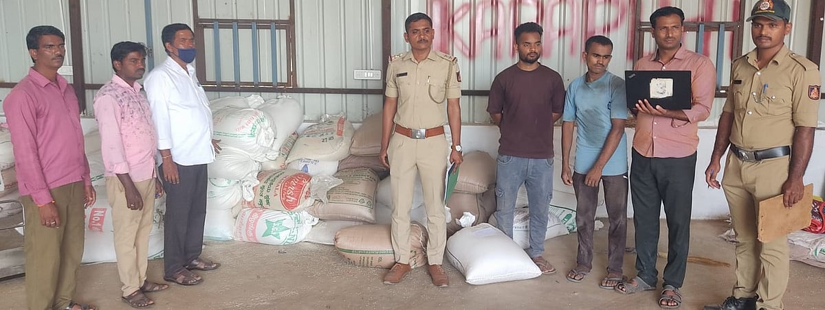 ಮಲೇಬೆನ್ನೂರು: 176 ಚೀಲ ಪಡಿತರ ಅಕ್ಕಿ ಚೀಲ ಜಪ್ತಿ