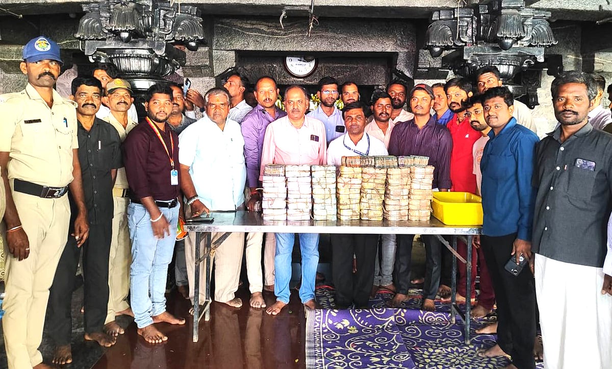 ಐತಿಹಾಸಿಕ ಗುರುತಿಪ್ಪೇರುದ್ರಸ್ವಾಮಿ ಹುಂಡಿ ಎಣಿಕೆ; ₹ 34 ಲಕ್ಷ ಸಂಗ್ರಹ
