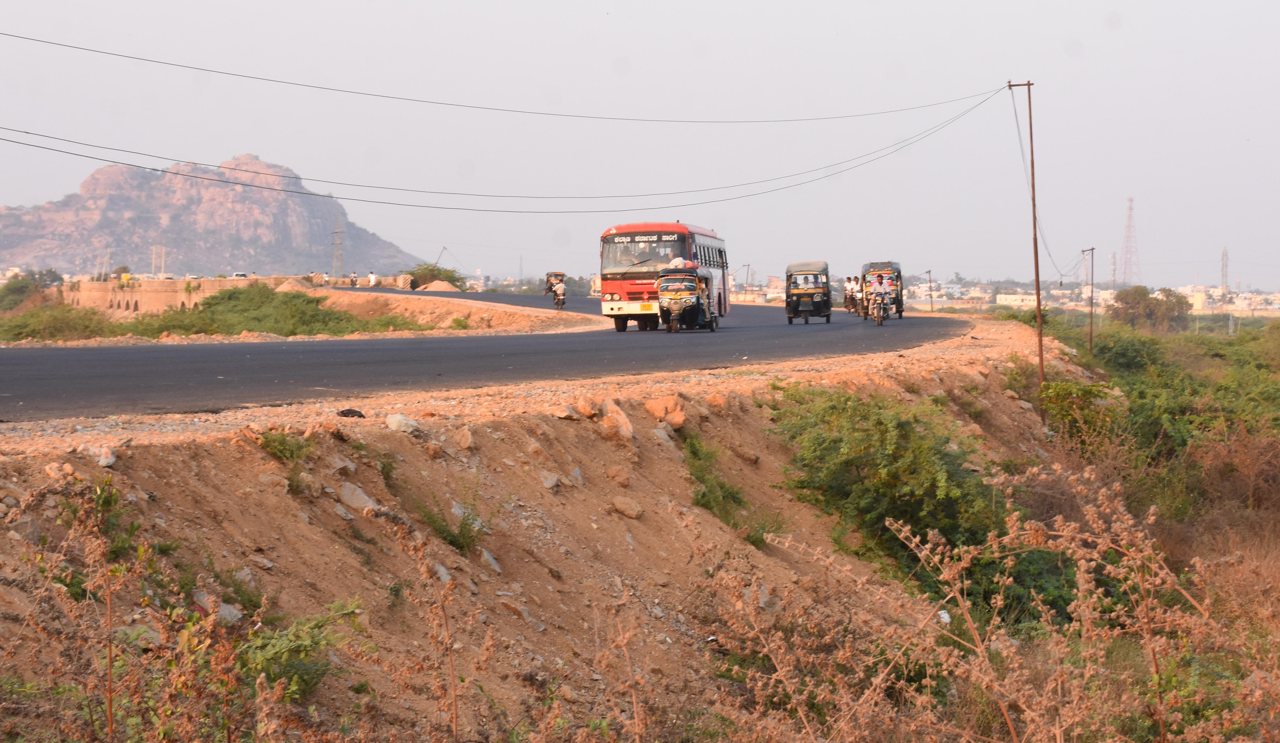 ಯಾದಗಿರಿಯ ಭೀಮಾ ನದಿ ಸೇತುವೆ ರಸ್ತೆ ಬದಿಯಲ್ಲಿ ತಡೆಗೋಡೆ ಇಲ್ಲದಿರುವುದು  ಪ್ರಜಾವಾಣಿ ಚಿತ್ರ: ರಾಜಕುಮಾರ ನಳ್ಳಿಕರ
