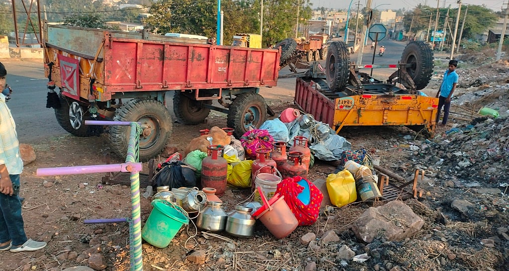 ಬಾಗಲಕೋಟೆ | ಟ್ರ್ಯಾಕ್ಟರ್ ಟ್ರೇಲರ್ ಪಲ್ಟಿ: ಮಗು ಸೇರಿ ನಾಲ್ವರು ಸಾವು