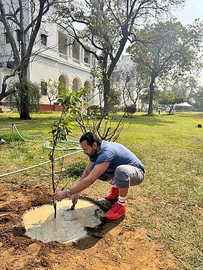 ಸೈಫ್, ಕರೀನಾ ಅವರು ಗಿಡ ನೆಡುವ ಮೂಲಕ ಪುತ್ರನ  ಹುಟ್ಟುಹಬ್ಬ ಆಚರಿಸಿರುವುದಕ್ಕೆ ಸಾಮಾಜಿಕ ಮಾಧ್ಯಮದಲ್ಲಿ ಮೆಚ್ಚುಗೆ  ವ್ಯಕ್ತವಾಗುತ್ತಿದೆ.