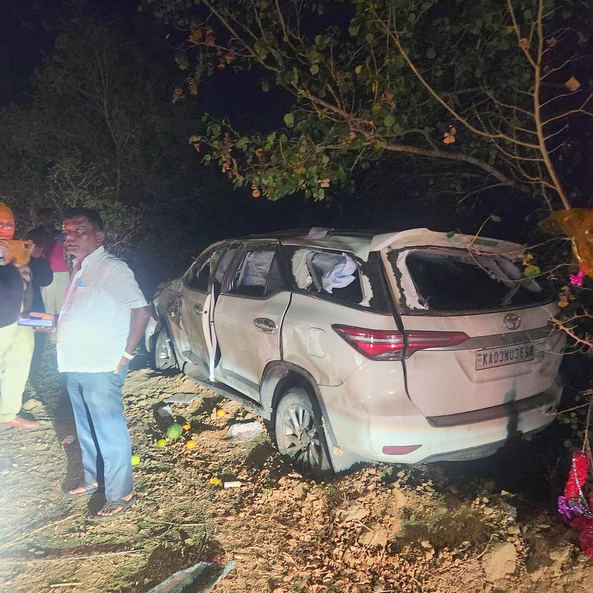 ನಾಗಮಂಗಲ ಮಾಜಿ ಶಾಸಕ ಸುರೇಶಗೌಡ ಕಾರು ಅಪಘಾತ: ಪ್ರಾಣಾಪಾಯದಿಂದ ಪಾರು