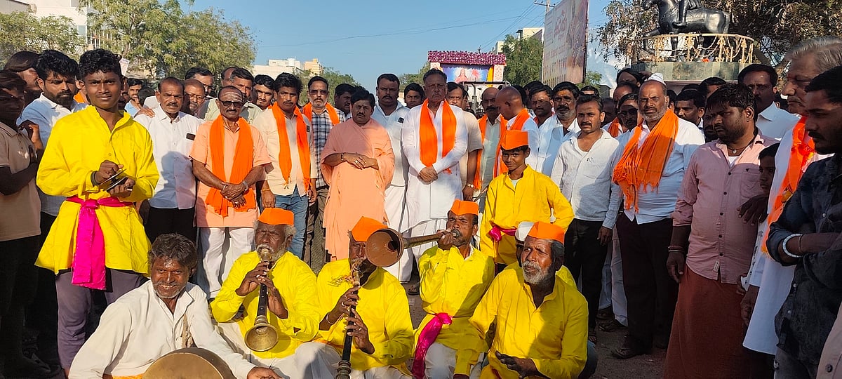 ರಾಯಚೂರು: ವಿರಾಟ ಹಿಂದೂ ಸಮ್ಮೇಳನ; ಮೆರವಣಿಗೆ  