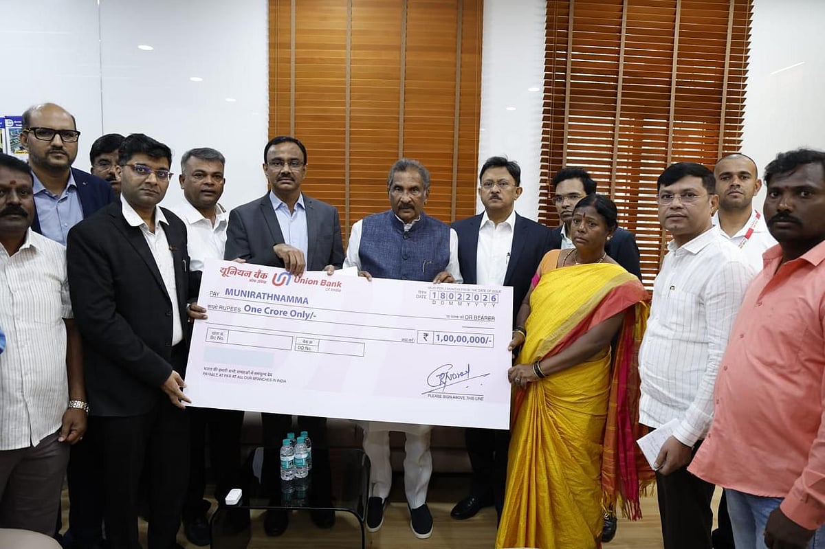 ಬೆಸ್ಕಾಂ |ಮೃತರ ಕುಟುಂಬದವರಿಗೆ ತಲಾ ₹1 ಕೋಟಿ ಪರಿಹಾರ: ಚೆಕ್‌ ವಿತರಿಸಿದ ಜಾರ್ಜ್‌