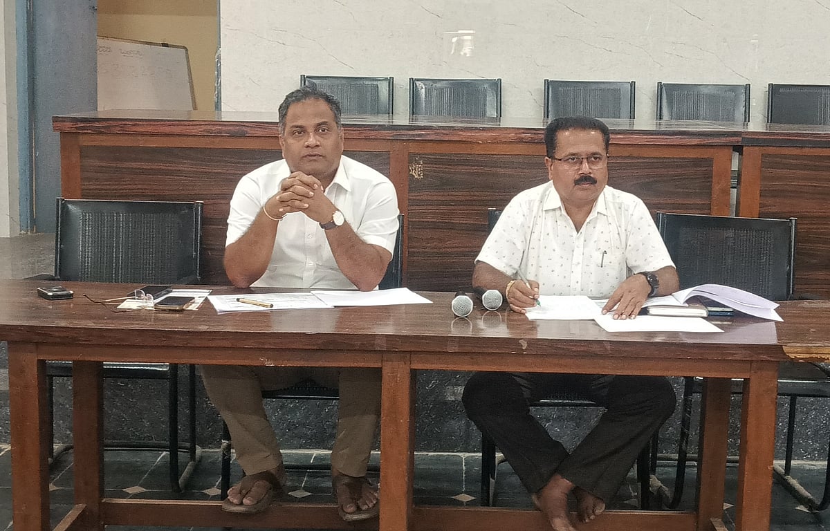 ಪಂಚ ಗ್ಯಾರಂಟಿ ಅರ್ಹರಿಗೆ ತಲುಪಲಿ: ನಂದಿಗಾವಿ ಶ್ರೀನಿವಾಸ್ ಸೂಚನೆ