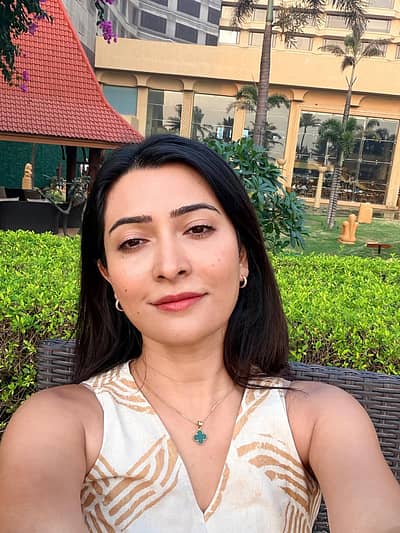 ಸೆಲ್ಫಿಯನ್ನೂ ಕ್ಲಿಕ್ಕಿಸಿಕೊಂಡು ಹಂಚಿಕೊಂಡಿರುವ ರಾಧಿಕಾ ತಾವಿರುವ ಸ್ಥಳವನ್ನೂ ತೋರಿಸಿದ್ದಾರೆ. ಸೆಲ್ಫಿಯಲ್ಲಿ ರಾಧಿಕಾ ಸಿಂಪಲ್‌ ಲುಕ್‌ನಲ್ಲಿ ಕಾಣಿಸಿಕೊಂಡಿದ್ದಾರೆ.