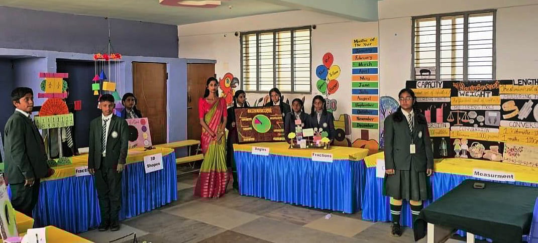 ಆಕ್ಸ್‌ಫರ್ಡ್ ಇಂಟರ್ ನ್ಯಾಷನಲ್ ಪಬ್ಲಿಕ್ ಶಾಲೆಯಲ್ಲಿ ವಿಜ್ಞಾನ ವಸ್ತು ಪ್ರದರ್ಶನ