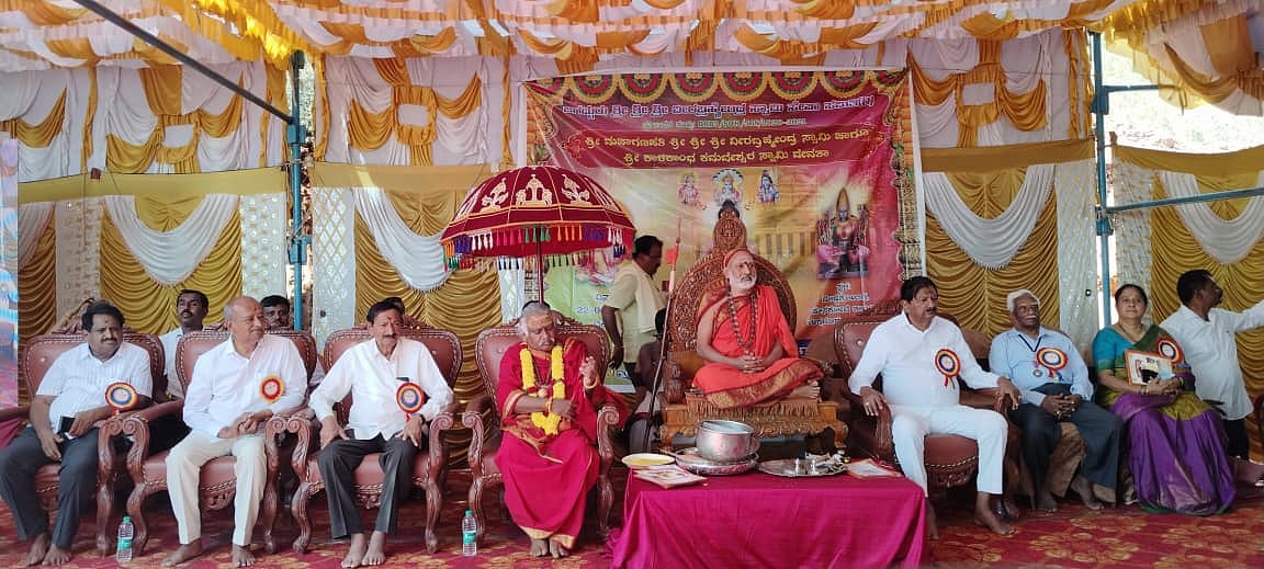 ವೀರಬ್ರಹ್ಮೇಂದ್ರ ನುಡಿ ಪಾಲಿಸದ ಸಮಾಜ: ಶಿವಸುಜ್ಞಾನತೀರ್ಥ ಸ್ವಾಮೀಜಿ