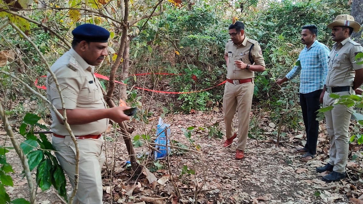 ಕೊಳಗಿ ಅರಣ್ಯ ಪ್ರದೇಶದಲ್ಲಿ ಮಹಿಳೆಯ ಮೃತದೇಹ ಪತ್ತೆ: ಎಸ್‌.ಪಿ ದೀಪನ್‌ ಭೇಟಿ