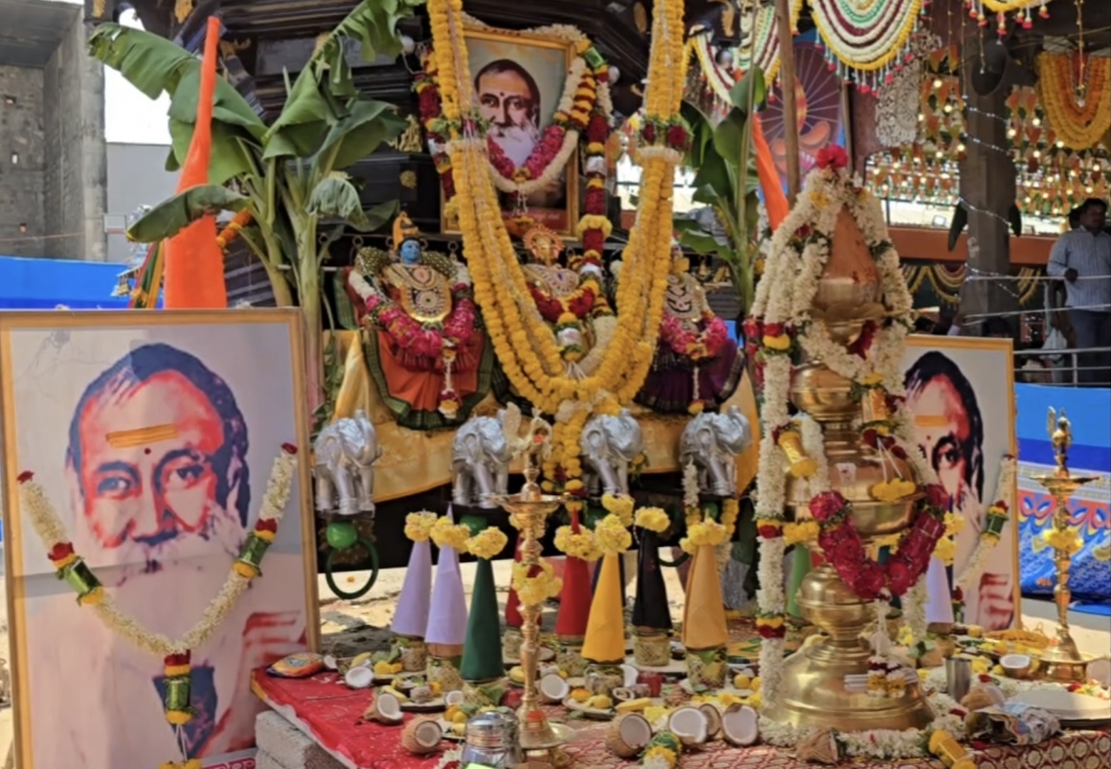 ಯಾದಗಿರಿ ತಾಲ್ಲೂಕಿನ ಅಬ್ಬೆ ತುಮಕೂರಿನ ವಿಶ್ವಾರಾಧ್ಯರ ಜಾತ್ರೆಯ ಅಂಗವಾಗಿ ಭಾನುವಾರ ರಥ ಕಳಸ ಪೂಜೆ ನೆರವೇರಿಸಲಾಯಿತು