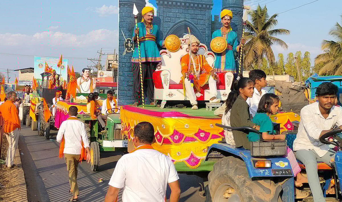 ಹಾನಗಲ್‌ನಲ್ಲಿ ಹಿಂದೂ ಸಮ್ಮೇಳನ: ಭವ್ಯ ಶೋಭಾಯಾತ್ರೆ