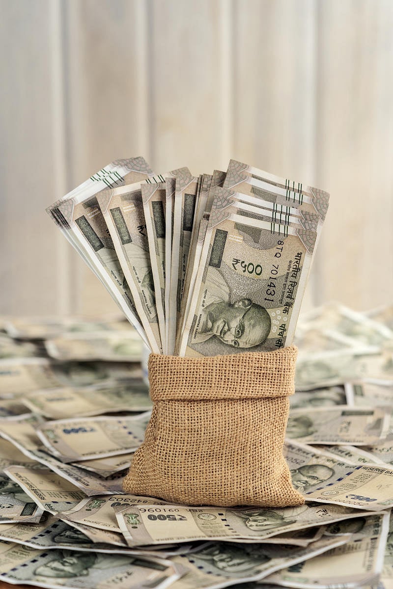 7ನೇ ವೇತನ ಆಯೋಗದ ಹೆಚ್ಚುವರಿ ಹಣ ಜಮೆ ಆಗುತ್ತಿಲ್ಲ: ನಿವೃತ್ತ ಶಿಕ್ಷಕಿ ಅಲೆದಾಟ