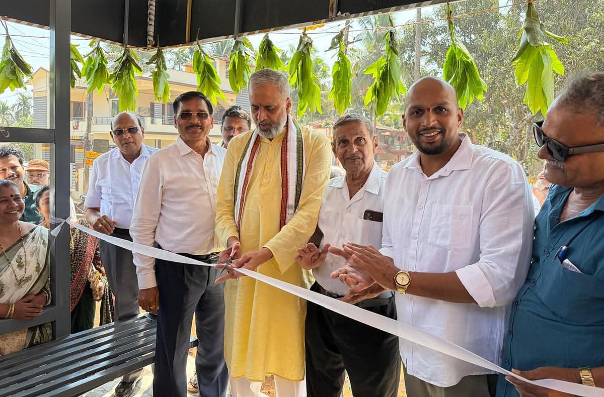 ತನಗೆ ಬಂದ ಗೌರವಧನದಿಂದ ಬಸ್ ತಂಗುದಾಣ ನಿರ್ಮಾಣ ಮಾಡಿಸಿದ ಗ್ರಾಮ ಪಂಚಾಯಿತಿ ಸದಸ್ಯ!