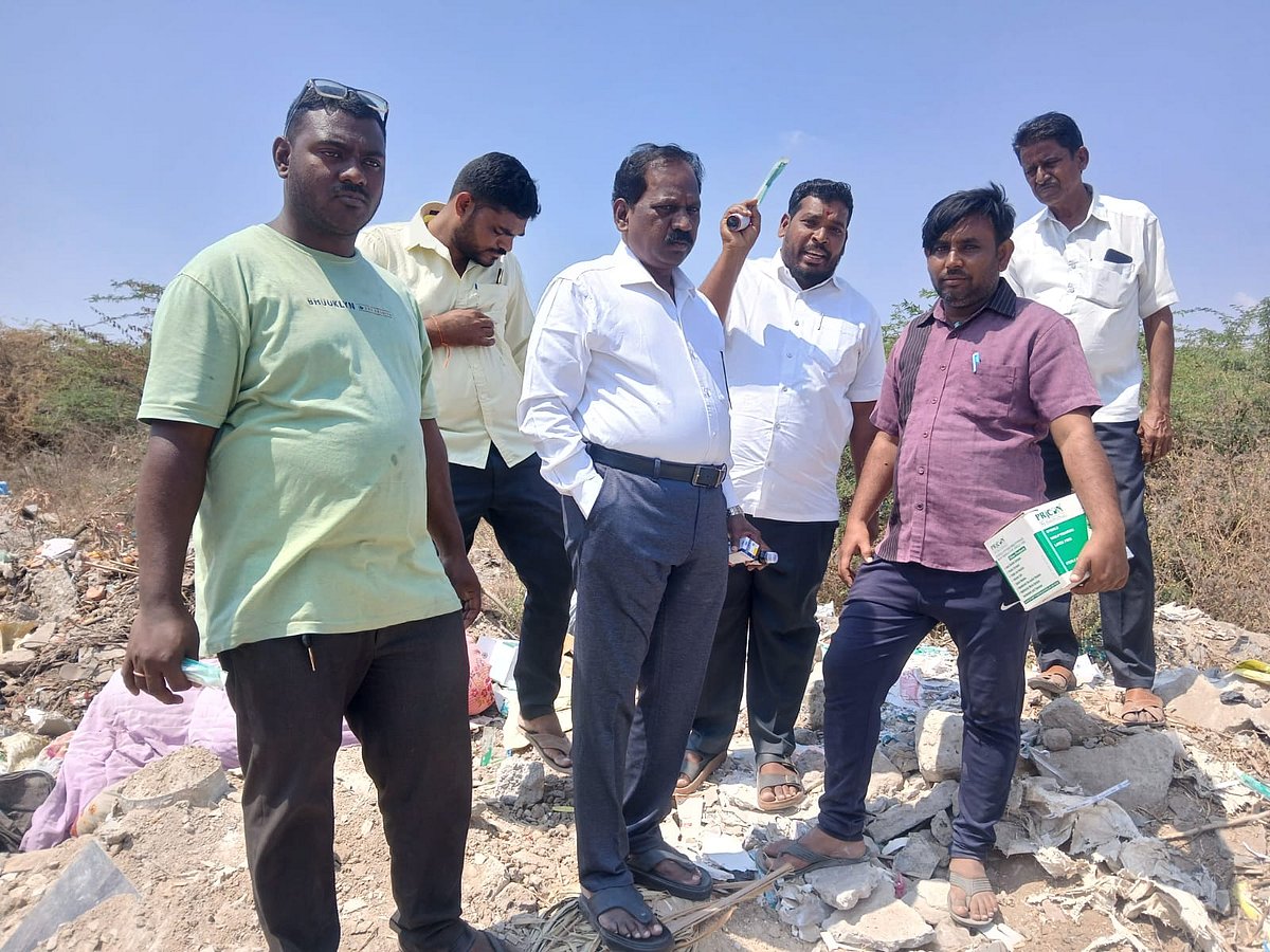 ರಾಯಚೂರು: ತಿಪ್ಪೆಯಲ್ಲಿ ಸರ್ಕಾರಿ ಆಸ್ಪತ್ರೆ ಔಷಧ ಪತ್ತೆ