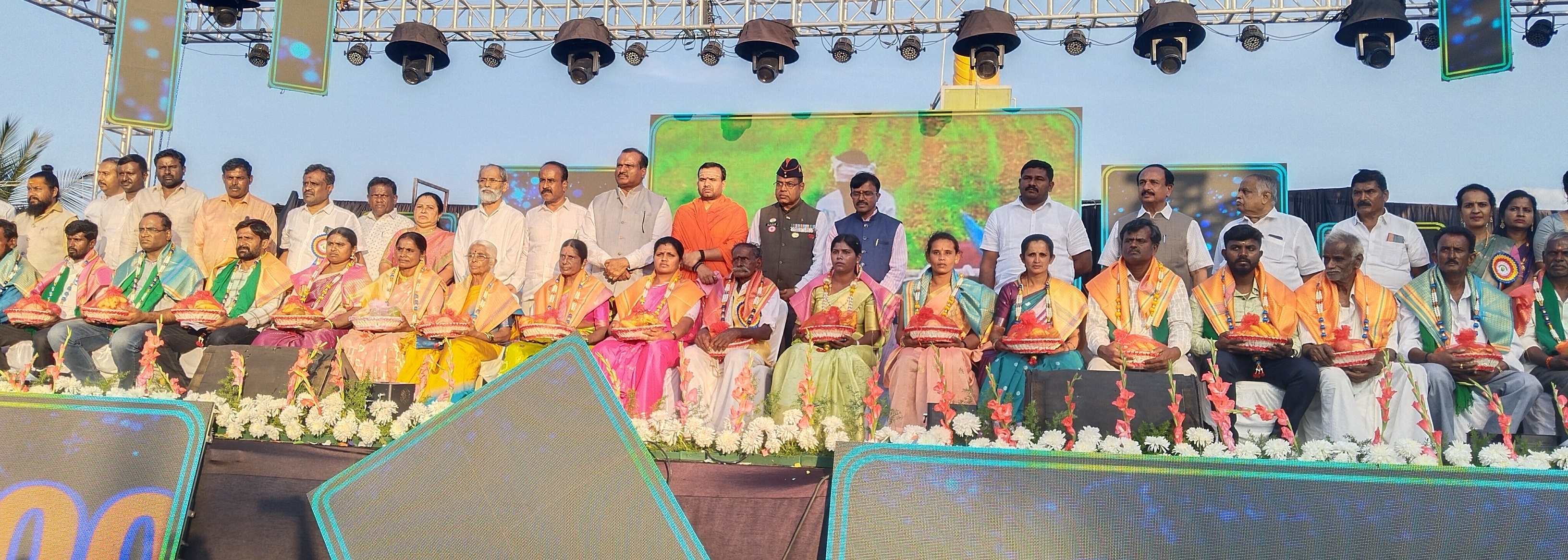 ಆನೇಕಲ್ ತಾಲ್ಲೂಕಿನ ಅತ್ತಿಬೆಲೆ ಸಮೀಪದ ಮಂಚನಹಳ್ಳಿ ರೈನ್ ಬೋ ಪಬ್ಲಿಕ್ ಶಾಲೆಯಲ್ಲಿ ಆರ್‌ಪಿಎಸ್‌ ವಿಜಯೋತ್ಸವದಲ್ಲಿ ಪ್ರಗತಿಪರ ರೈತರನ್ನು ಸನ್ಮಾನಿಸಲಾಯಿತು