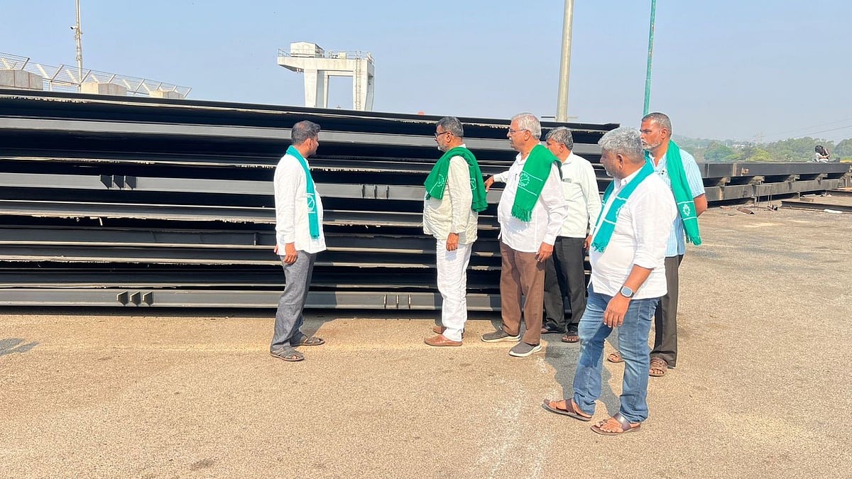 ತುಂಗಭದ್ರಾ ಅಣೆಕಟ್ಟೆ ಸಮೀಪಕ್ಕೆ ರೈತರ ಭೇಟಿ: ಕ್ರೆಸ್ಟ್‌ಗೇಟ್ ಅಳವಡಿಕೆ ಪರಿಶೀಲನೆ