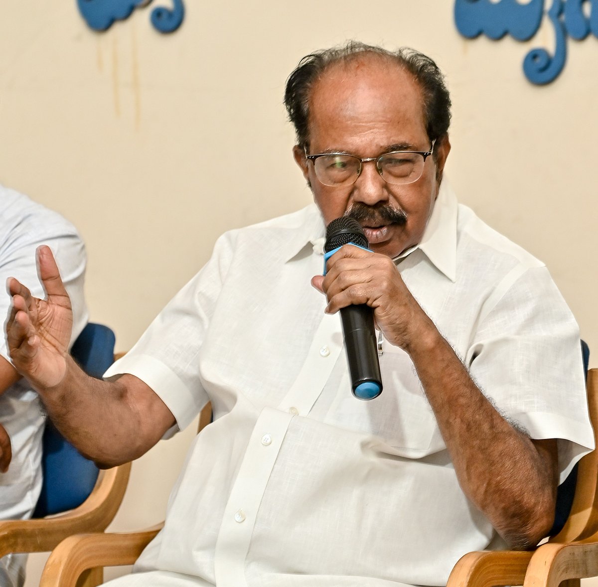 ಅಧಿಕಾರ ಹಂಚಿಕೆ | ಸಾರ್ವಜನಿಕ ಚರ್ಚೆ ಸಲ್ಲದು: ಮಾಜಿ ಸಿಎಂ ಎಂ.ವೀರಪ್ಪ ಮೊಯಿಲಿ