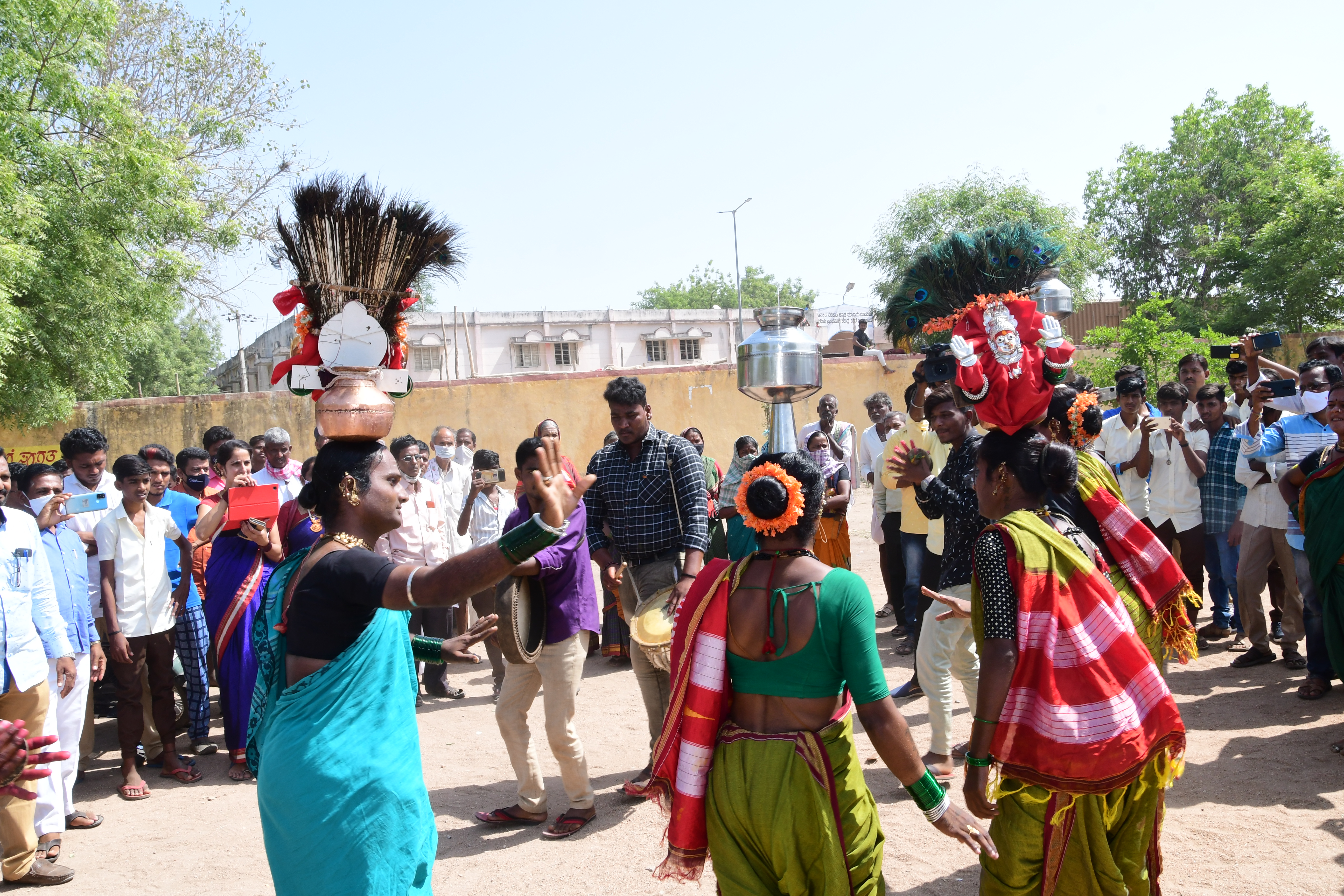 ಸಿಂಧನೂರು ತಾಲ್ಲೂಕಿನ ಕಲಾವಿದರಿಂದ ಜ್ಯೋಗತಿ ಕುಣಿತ ಪ್ರದರ್ಶನಗೊಂಡಿತು