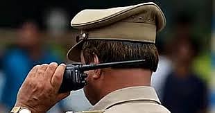 ಬೆಂಗಳೂರು: ಹೆಡ್ ಕಾನ್‌ಸ್ಟೆಬಲ್‌ ಕೈಯಲ್ಲಿದ್ದ ಮೊಬೈಲ್ ದೋಚಿ ಪರಾರಿ