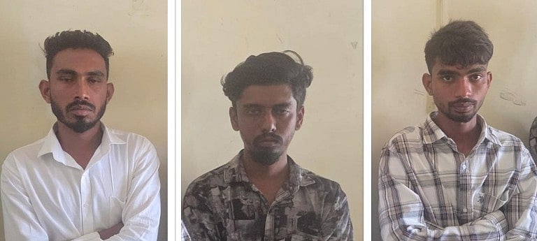 ಕಲಬುರಗಿ | ಮದುವೆಯಲ್ಲಿ ಮಾರಾಕಾಸ್ತ್ರ ಜಳಪಿಸಿ ನೃತ್ಯ: ಮೂವರು ಆರೋಪಿಗಳ ಬಂಧನ