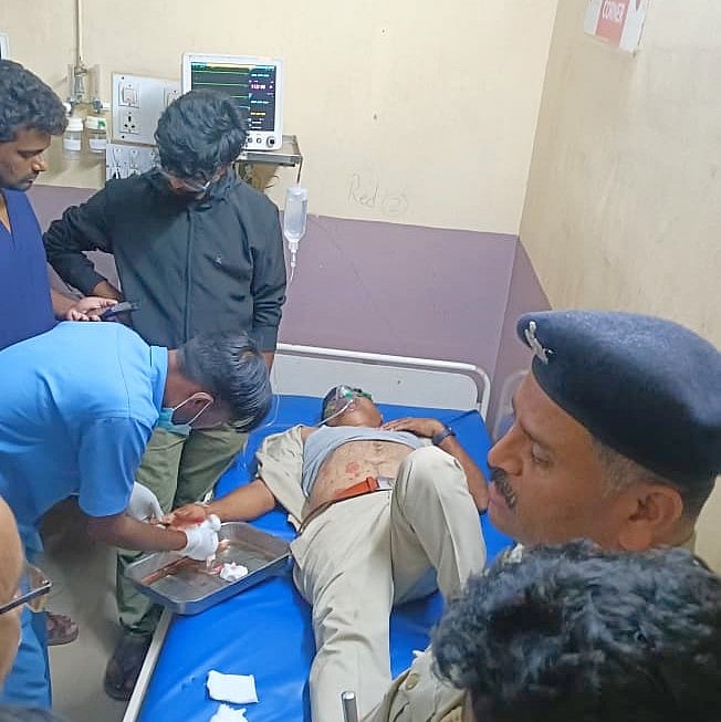 ಧಾರವಾಡ: ವಧಾಗಾರದ ಬಳಿ ಎತ್ತು ಗುದ್ದಿ ಇನ್‌ಸ್ಪೆಕ್ಟರ್‌ ಪ್ರಭು ಗಂಗೊಳ್ಳಿಗೆ ಗಾಯ